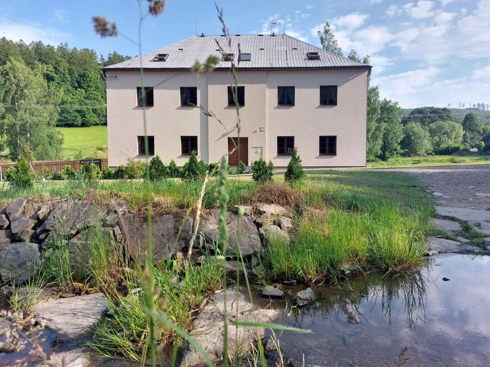 Hotel Penzion Staré Purkartice Hostalkovy Esterno foto
