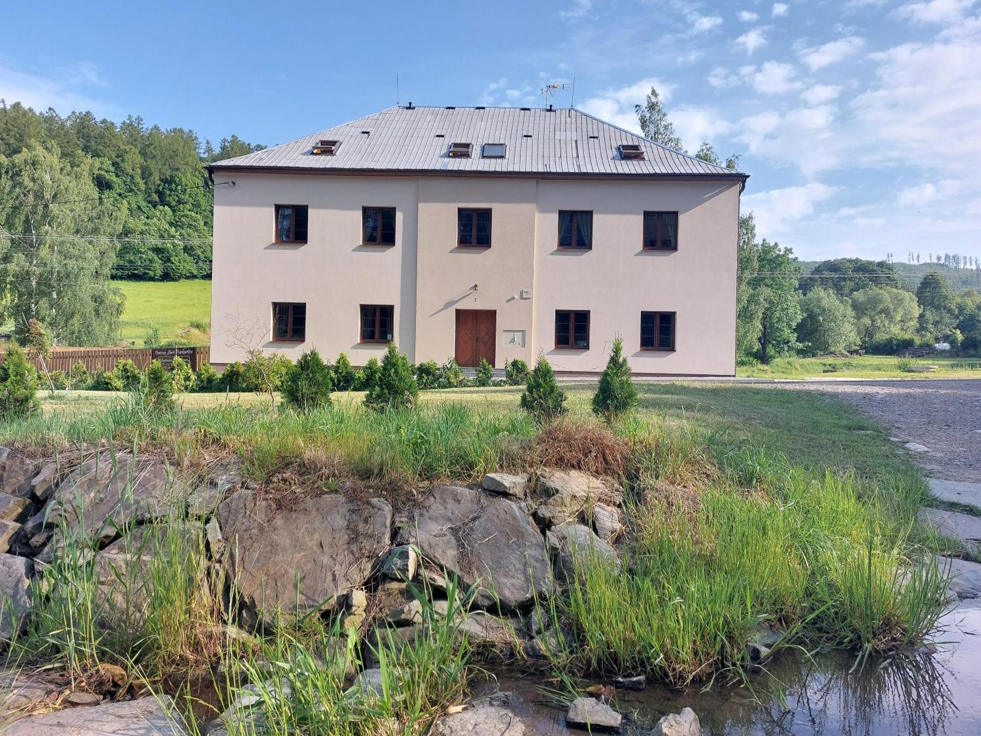 Hotel Penzion Staré Purkartice Hostalkovy Esterno foto